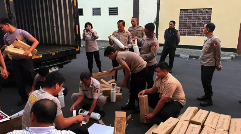 Polri Salurkan Logistik dan Oksigen untuk Penanganan Karhutla